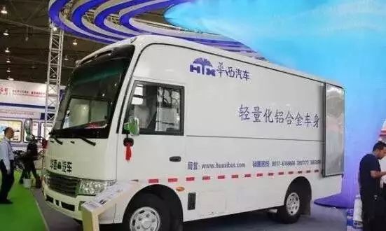 鋁合金車身超大容積，中巴車也來搶活兒?